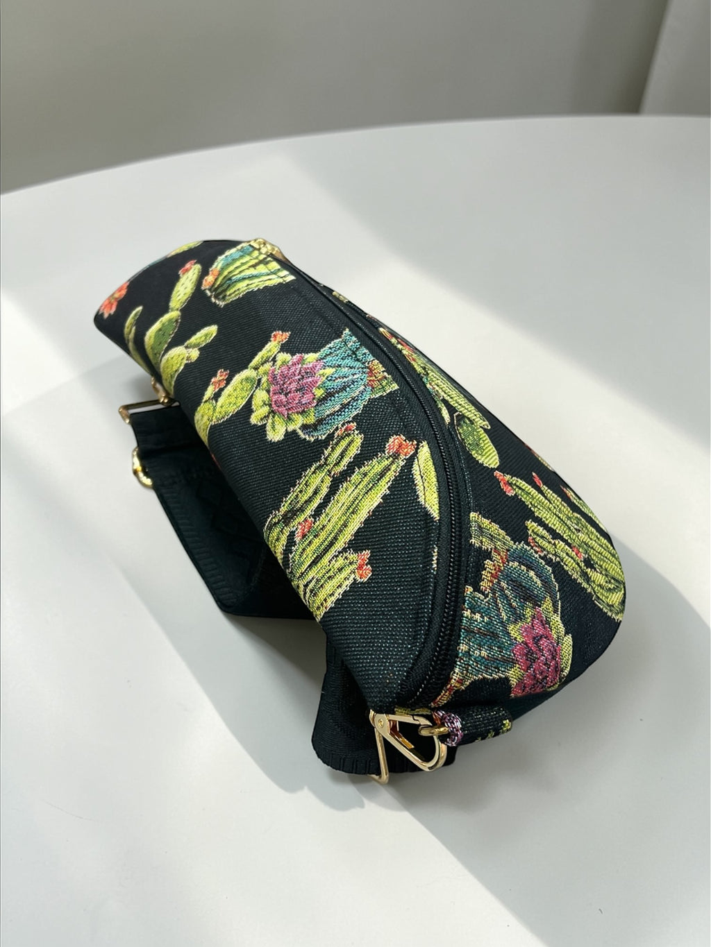 Hera / Cactus black large belt bag