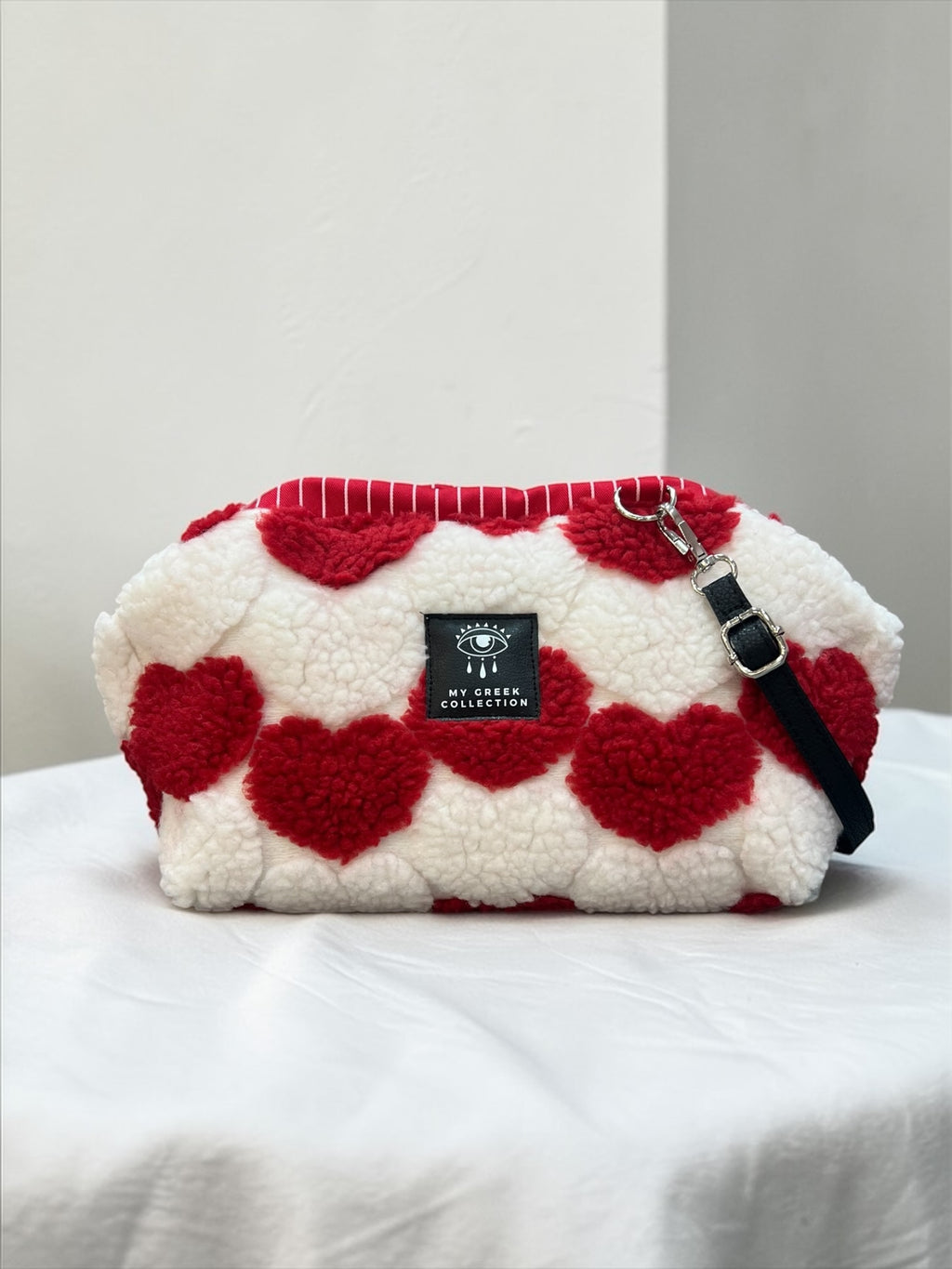 Thalia / medium clutch red heart