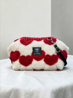 Thalia / medium clutch red heart