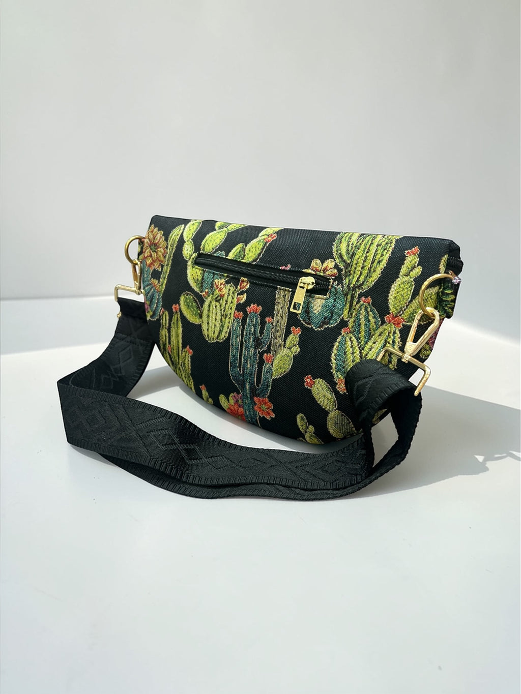 Hera / Cactus black large belt bag