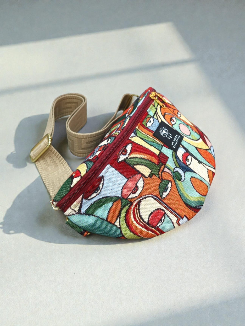 Hera / Faces large belt bag