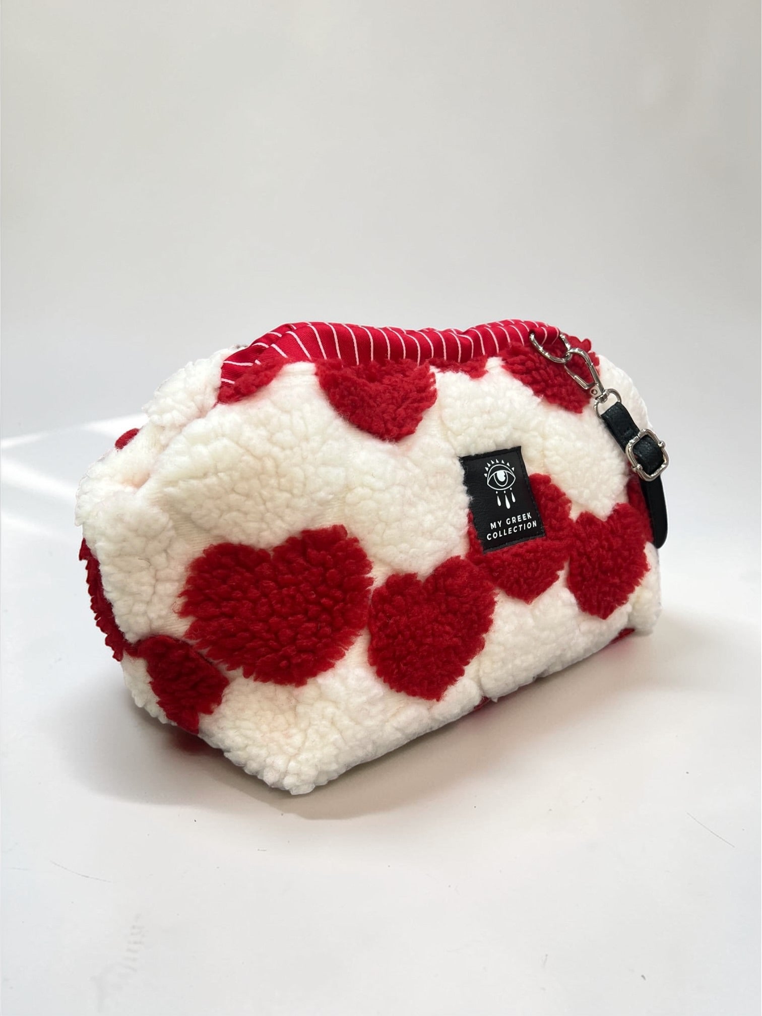 Thalia / medium clutch red heart