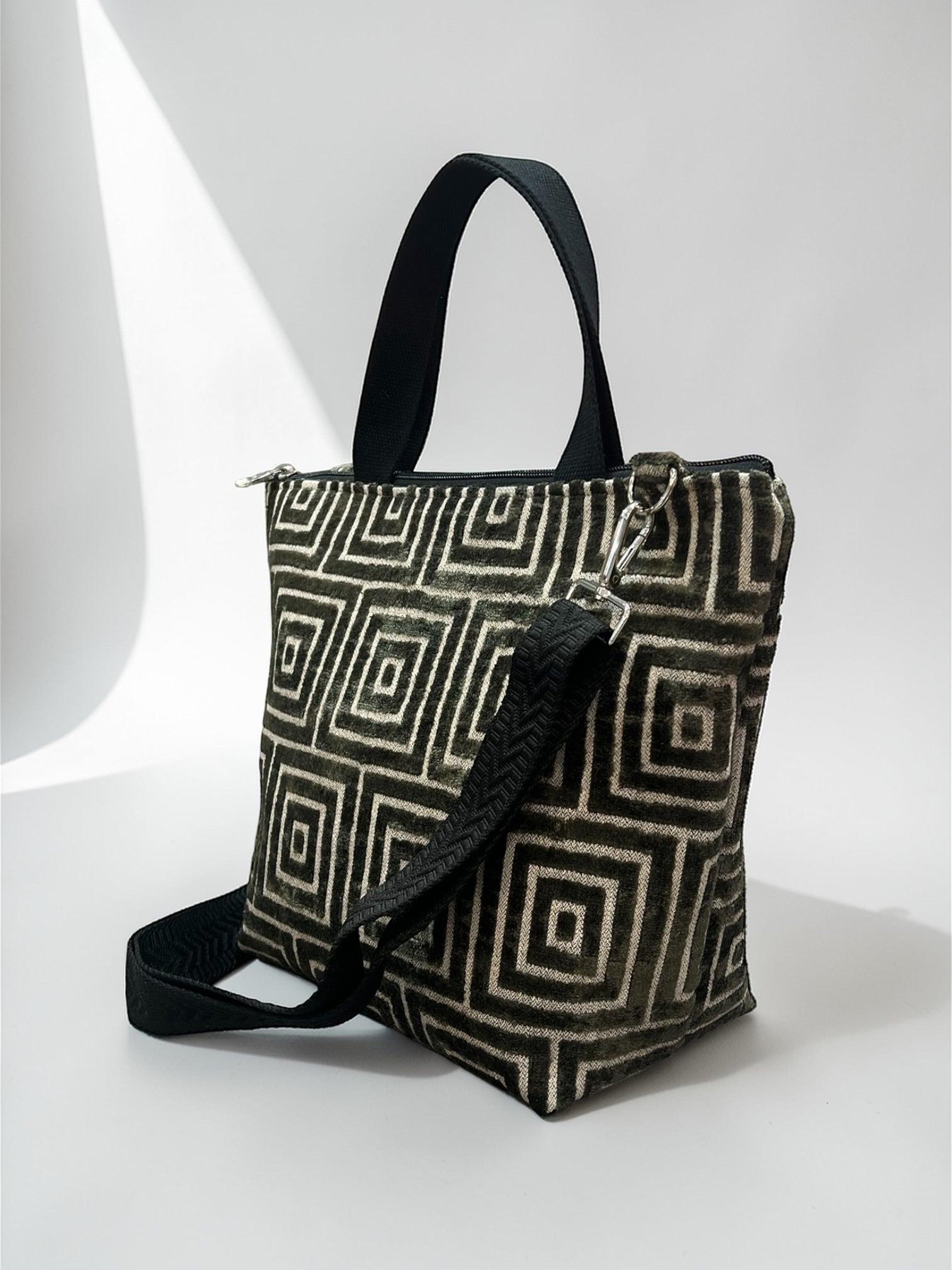 The Labyrinth Tote / Olive Green