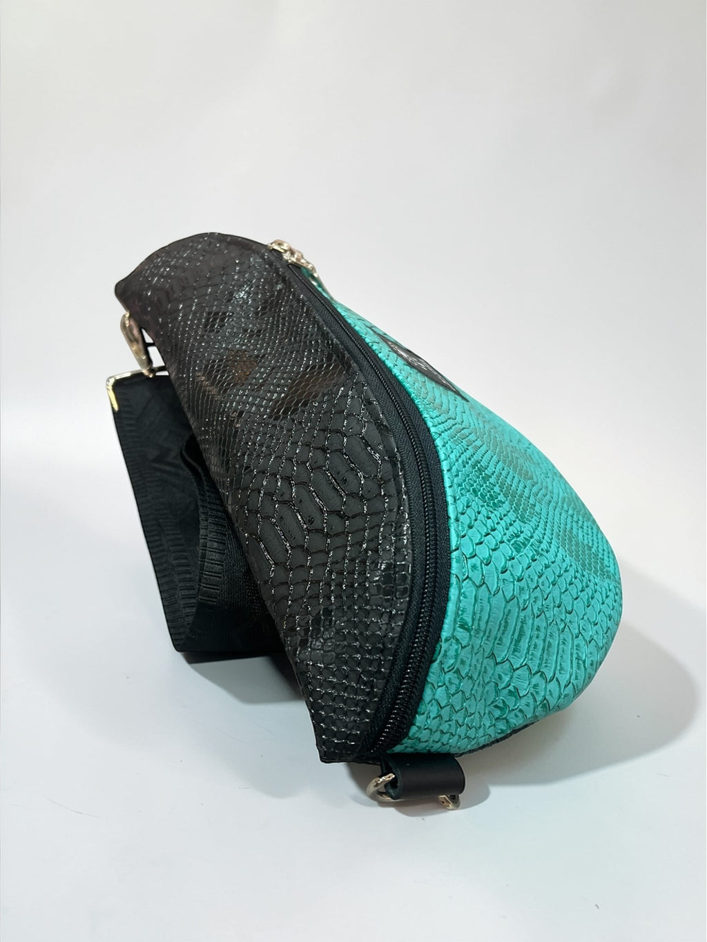 Hera / Snake effect large belt bag