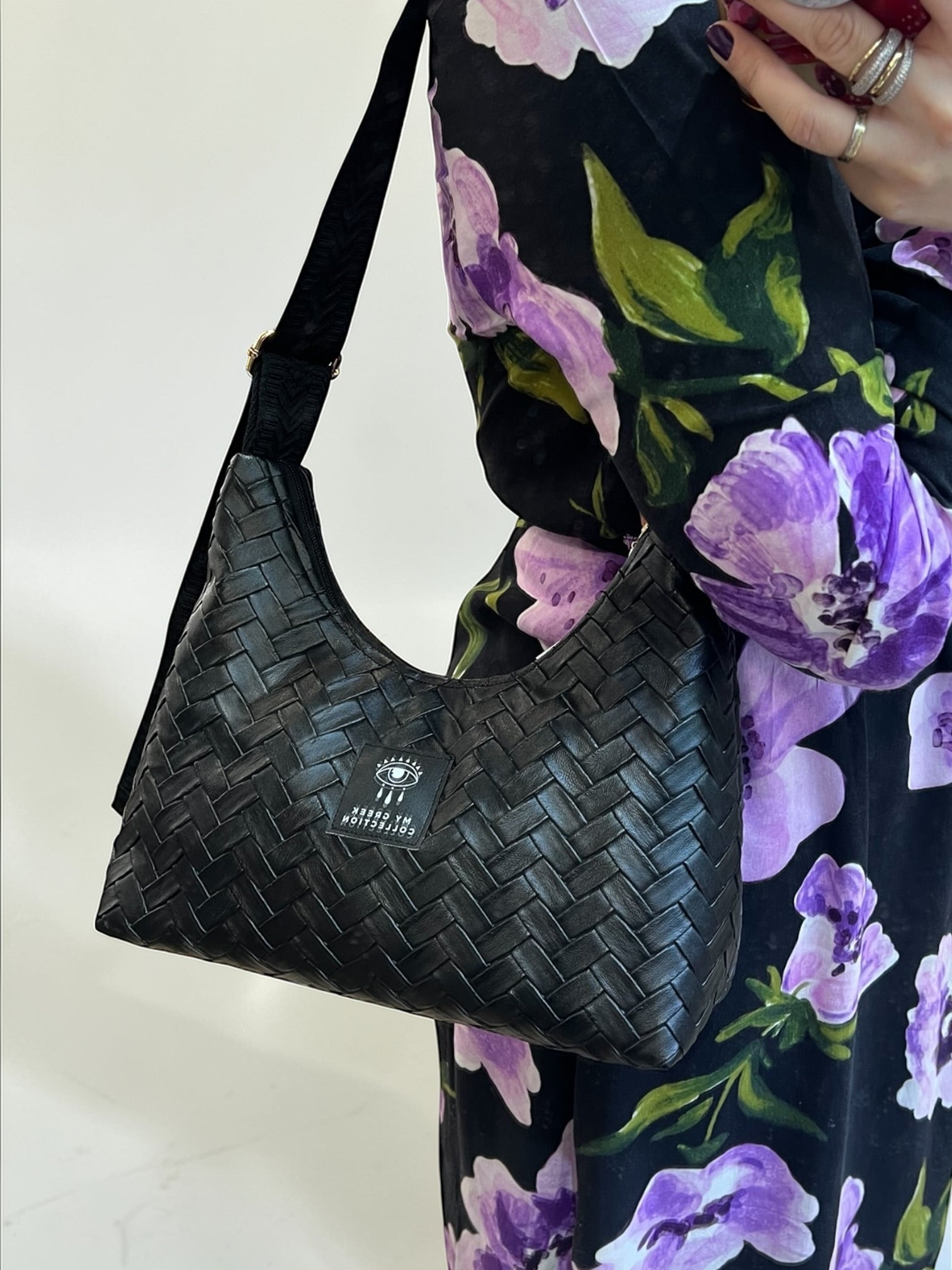 Hecate / Classic black hobo bag