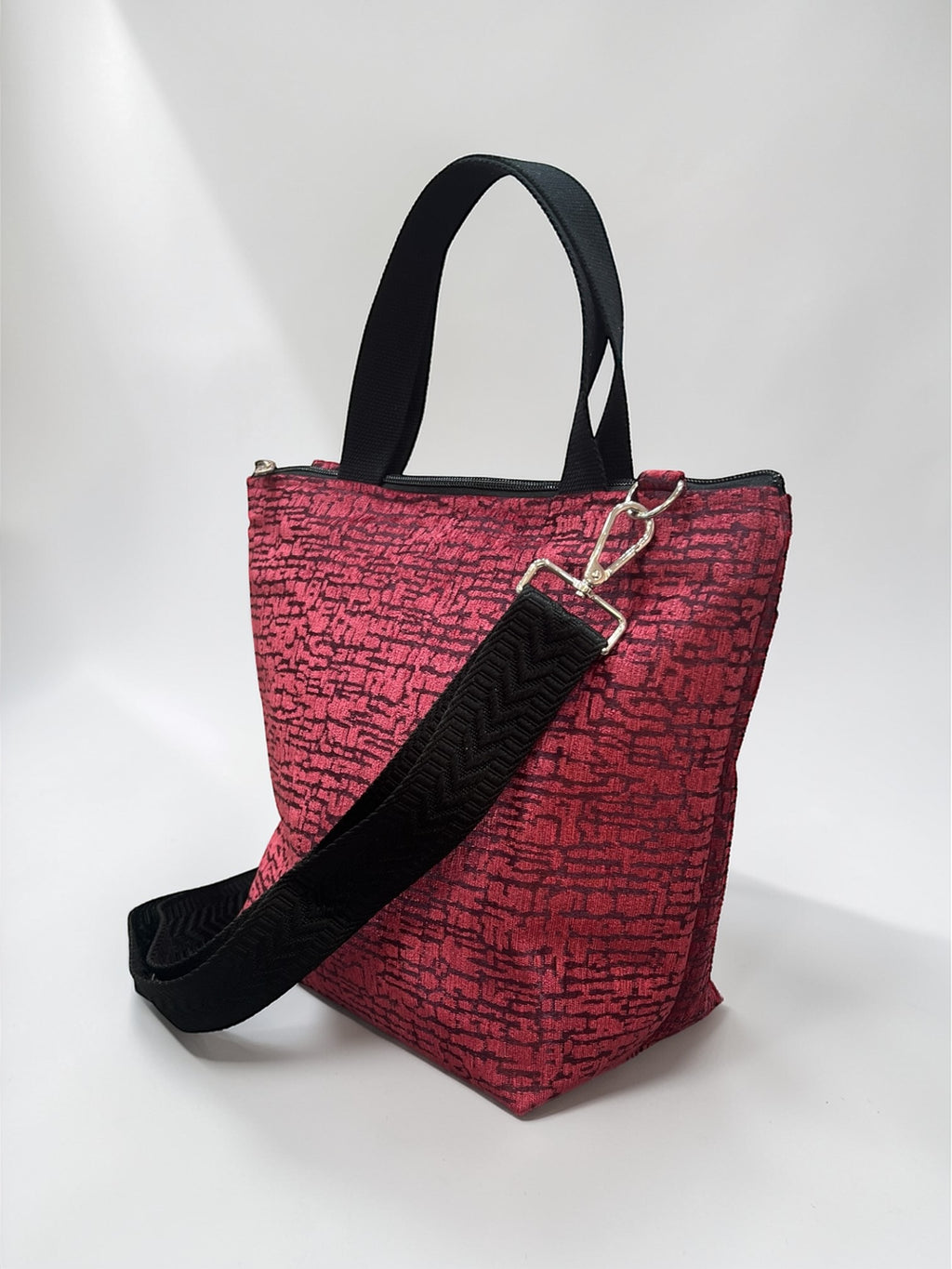 Leda / The Labyrinth Tote - Red