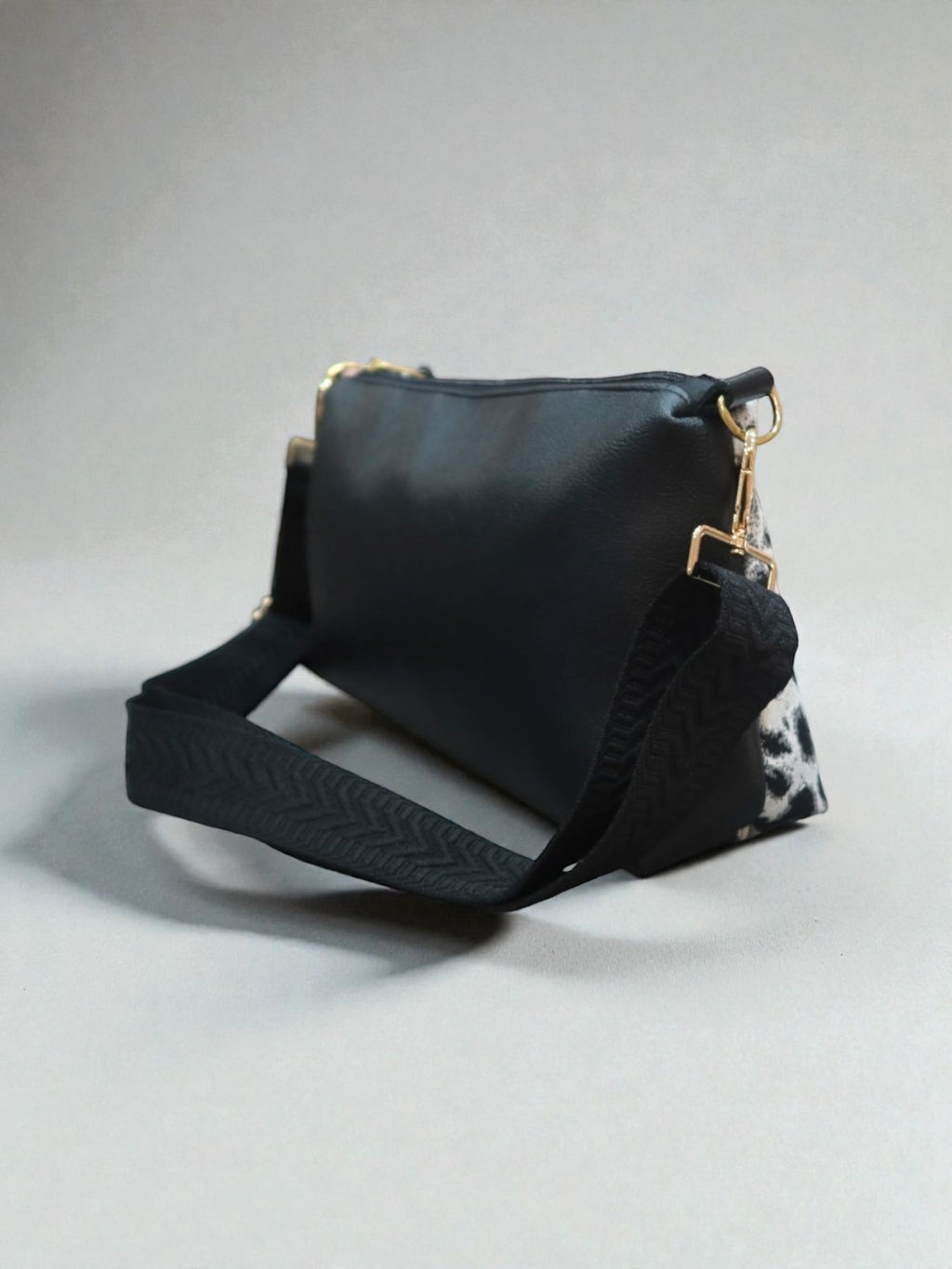 Kallia / abstract animal print baguette bag