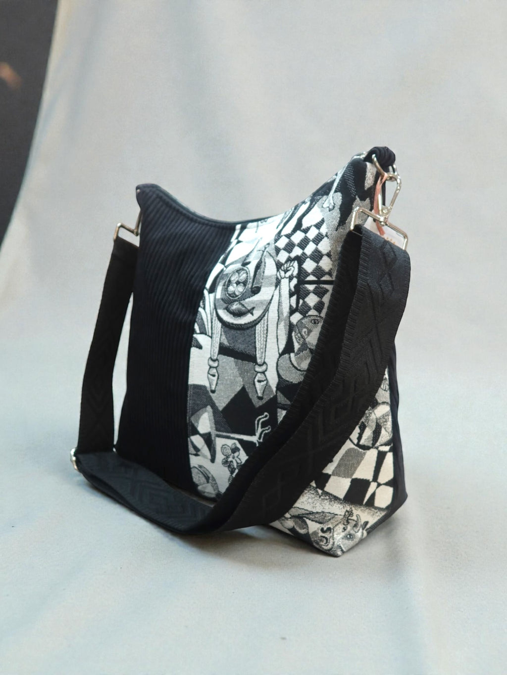 Erato / Gueernica shoulder bag