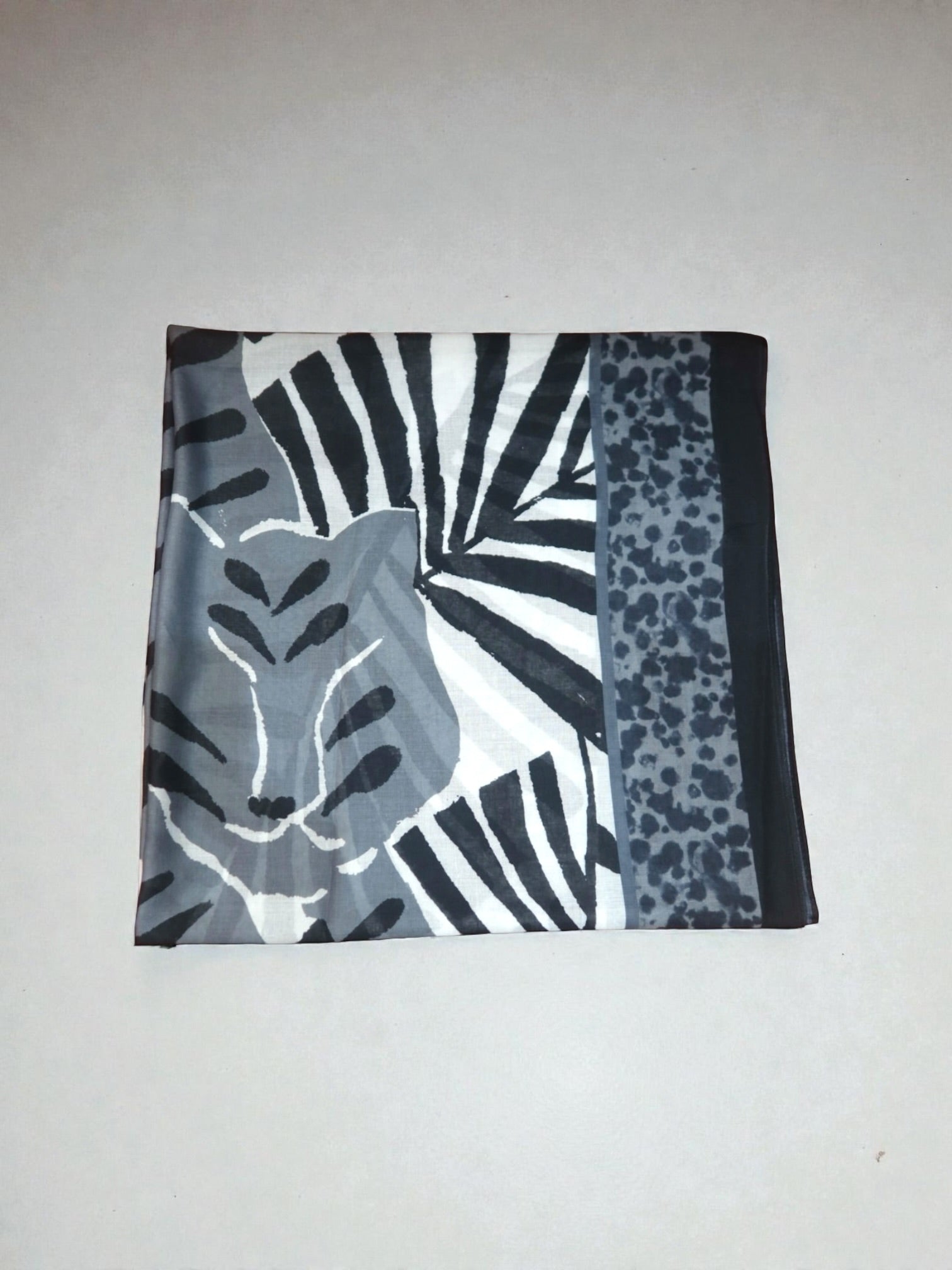 Μαντήλι παρεό viscose γκρί μαύρο τίγρης