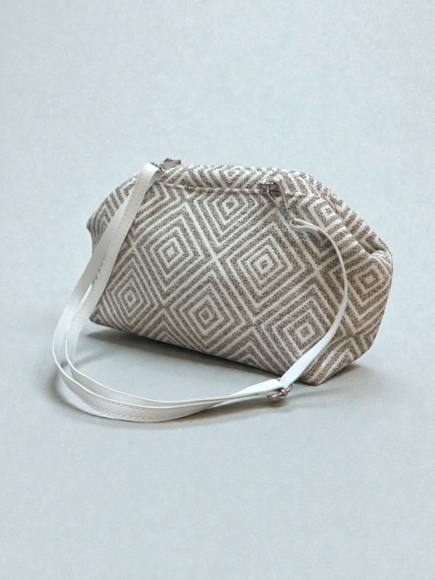Thalia / Medium diamond beige