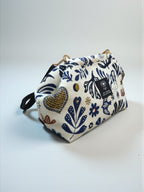 Thalia / Medium frame bag white blue designs
